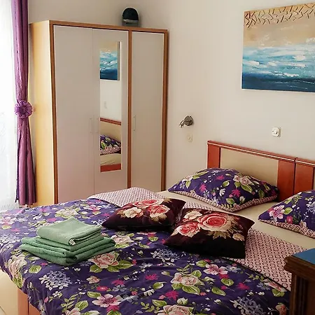 Studio 7692b Apartment *
