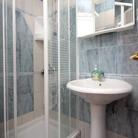 Studio 7692b Apartment *